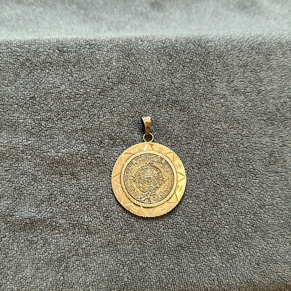 Solid sterling silver Amazing Mexican sun pendant - Picture 2 of 3